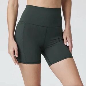 Vuori High-Rise Bike Shorts in ASPEN